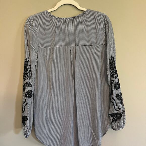 Vera Wang Black White Striped Blouse Floral Embroidered Sleeves Women's S EUC - Picture 5 of 5